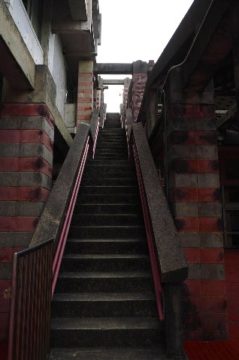 名護市役所　階段